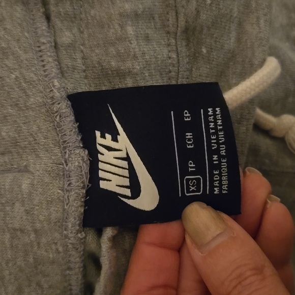 Nike Women's Drawstring Shorts. Size Extra Small. Color Gray - Picture 3 of 3